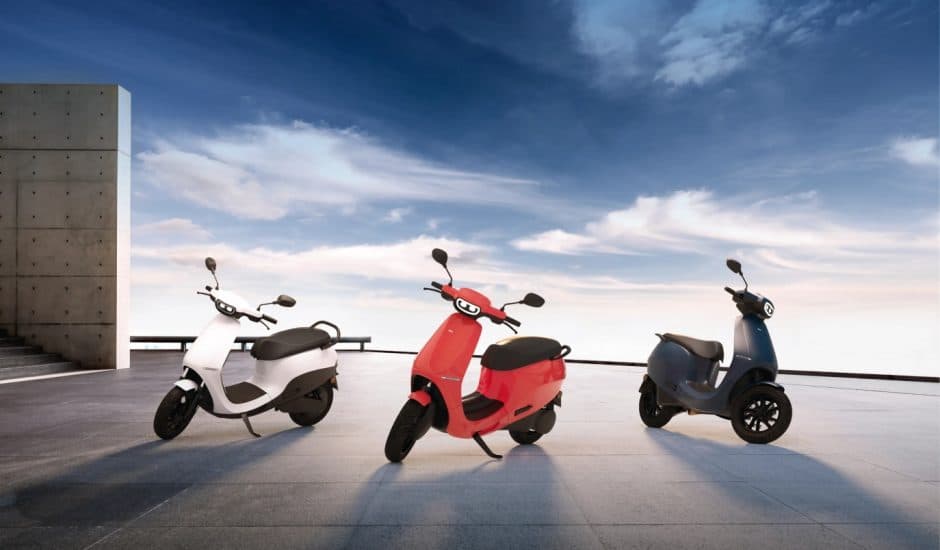Trois scooters de Ola Electric.
