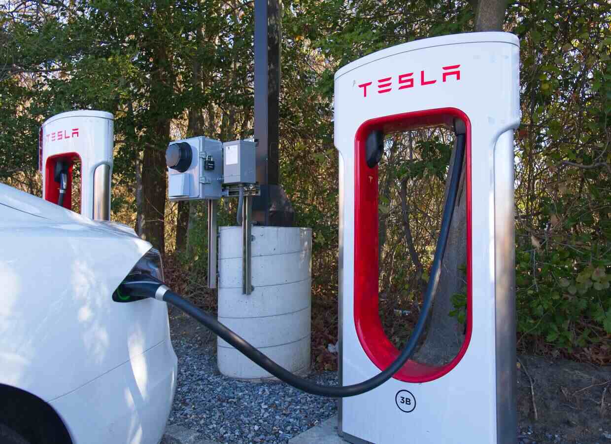 Une station de Supercharger de Tesla.