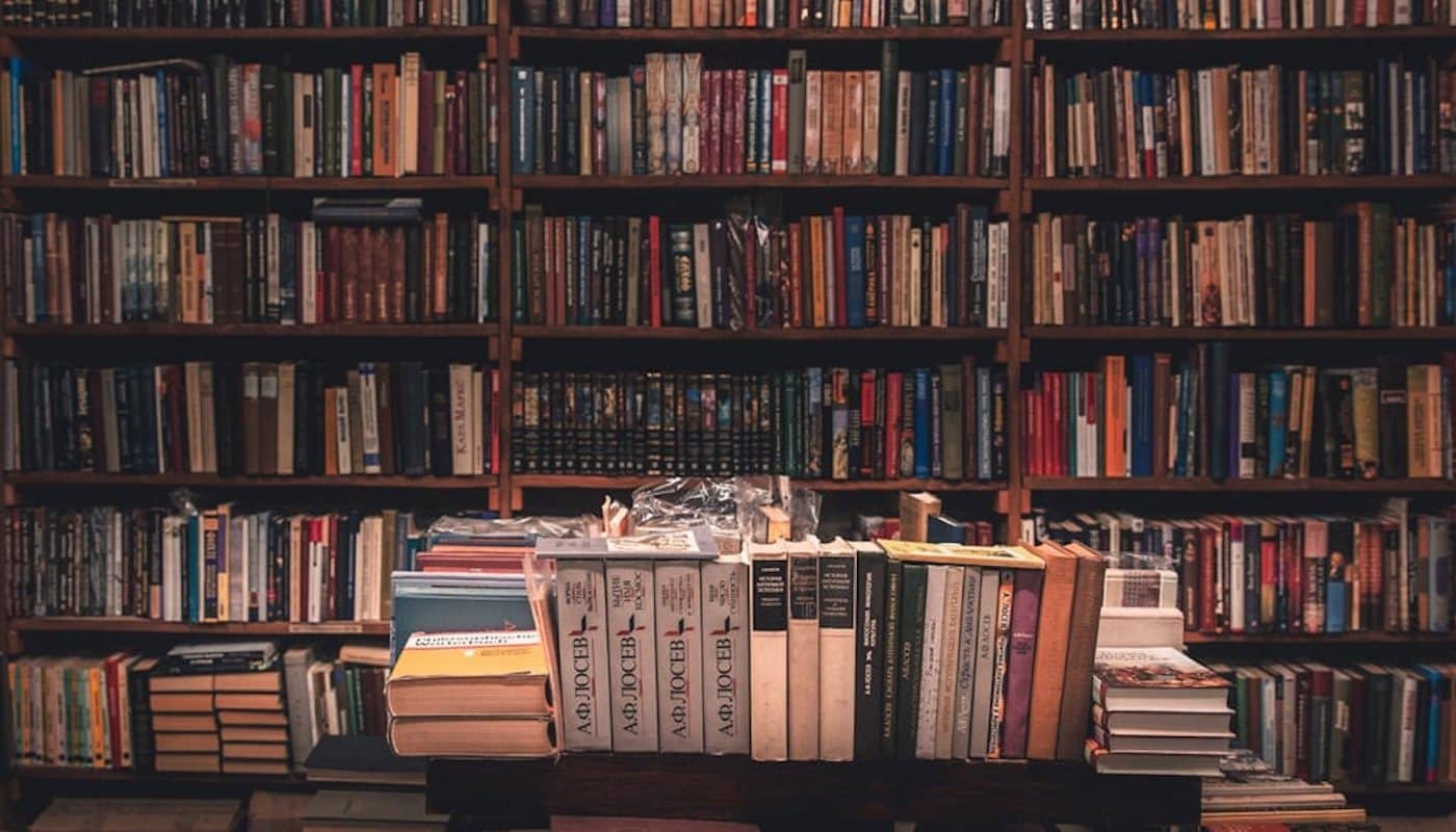 Internet Archive : une bibliothèque avec une multitude de livres.