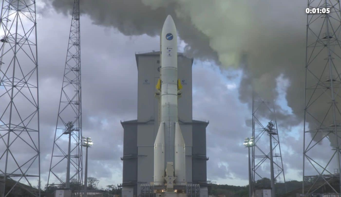 Ariane 6 pendant son test de mise à feu.