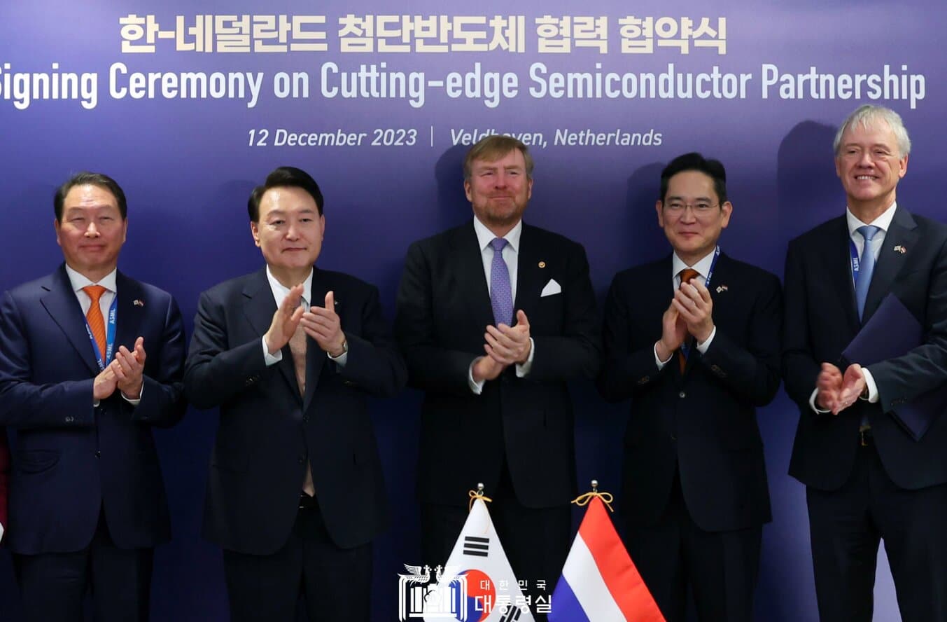 Chey Tae-won, PDG SK Hynix, Yoon Suk Yeol, président de la Corée du Sud, Willem-Alexander, roi des Pays-Bas, Lee Jae-yong, PDG de Samsung, Peter Winnink, PDG d'ASML