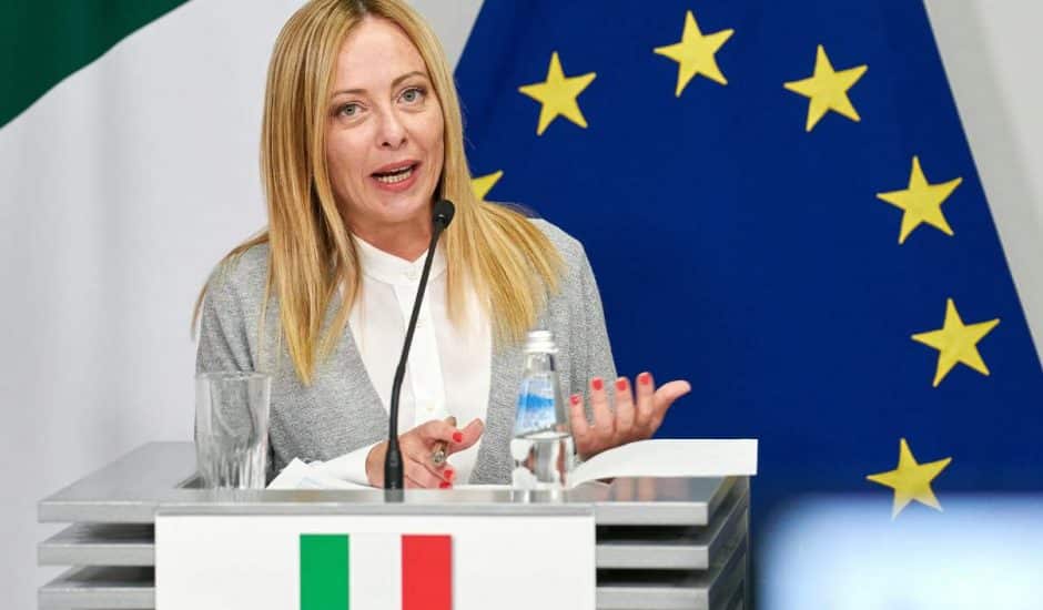 Giorgia Meloni, Première ministre d'Italie, prononce un discours.
