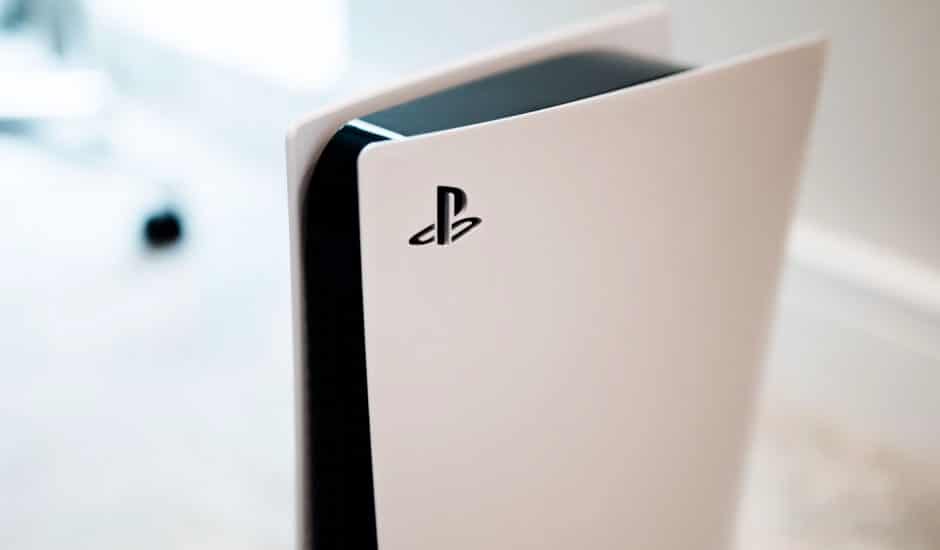 Logo PlayStation sur la console Sony PlayStation 5.