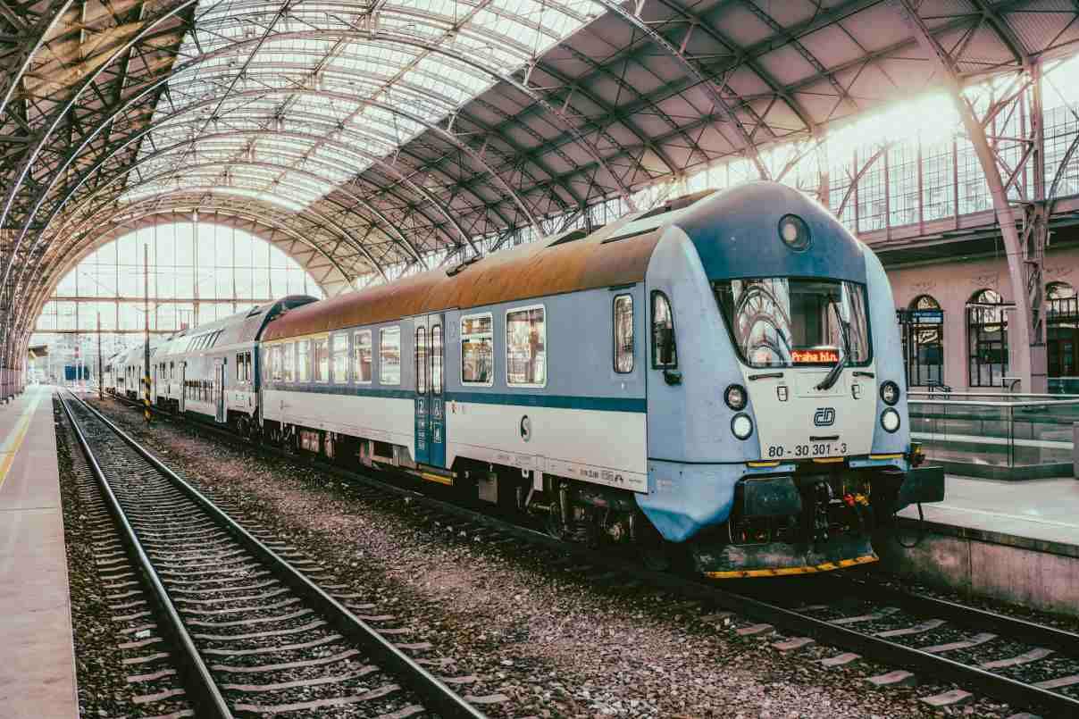 Un train tchèque en gare.