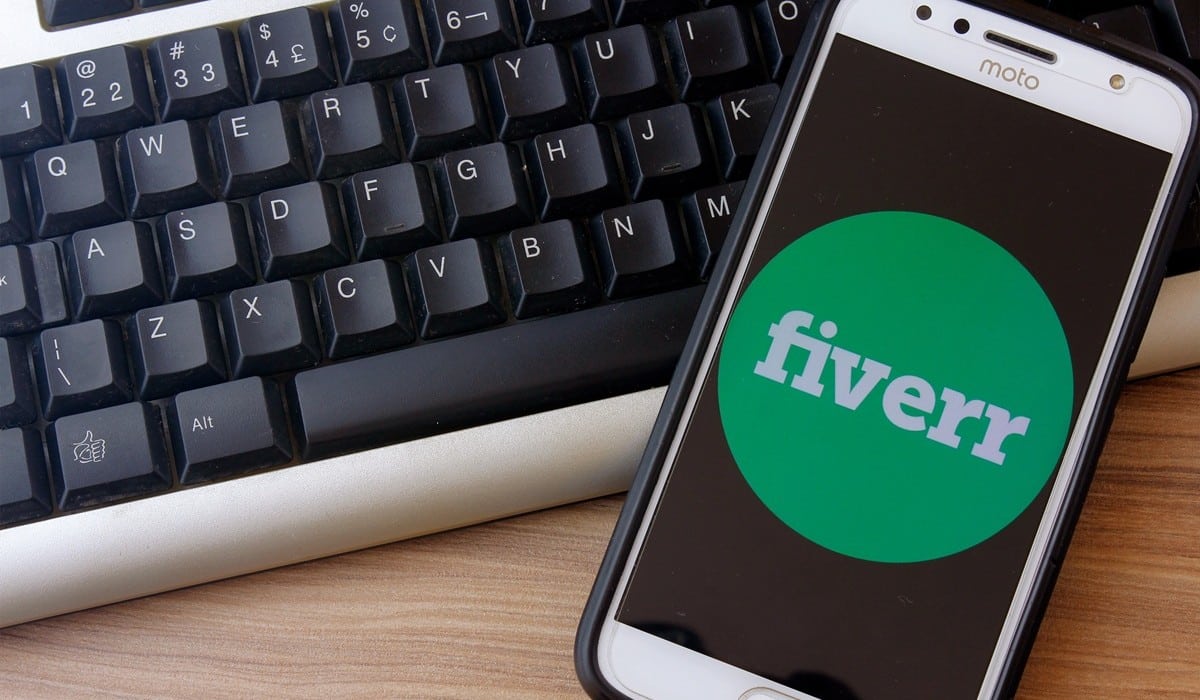 Fiverr licencie 250 employés pour miser sur l'IA