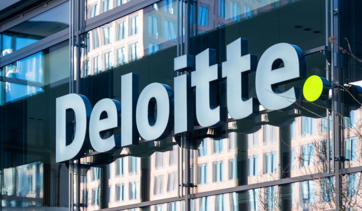 Deloitte dans la tourmente après avoir remis un rapport truffé d'erreurs générées par une IA
