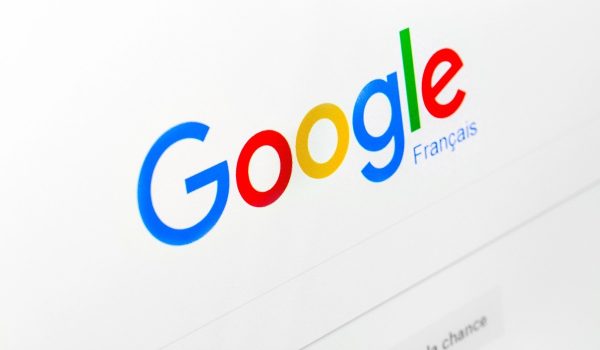 Google tente d'échapper à une amende record de l'UE en modifiant son moteur de recherche