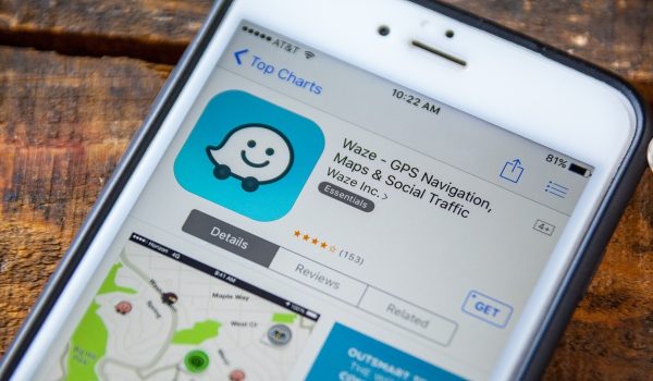 Vous pourrez bientôt signaler un bouchon à Waze… en lui parlant