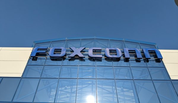 Face à la pénurie de serveurs IA, OpenAI mise sur un partenariat stratégique avec Foxconn