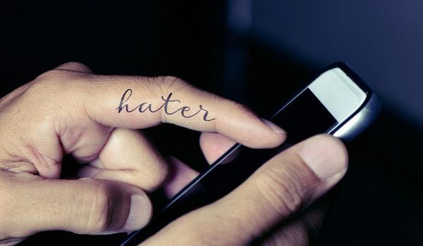 Face à la montée des contenus toxiques, l’Arcom dévoile sa nouvelle stratégie de régulation