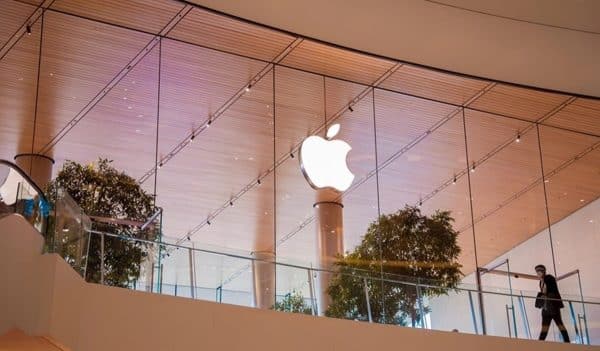 Apple perd son patron de l'IA en plein virage stratégique