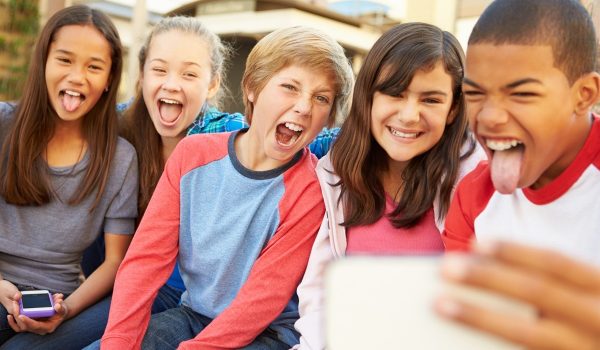 Réseaux sociaux : le Sénat fixe la majorité numérique à 13 ans