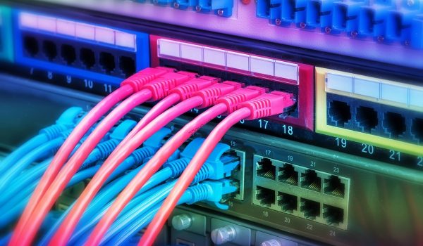Pourquoi l'ADSL n'est finalement pas près de disparaître, malgré la fibre partout en France