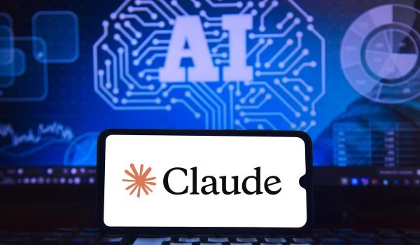 Claude franchit un cap en s'intégrant directement à Slack, Asana, Canva et Figma