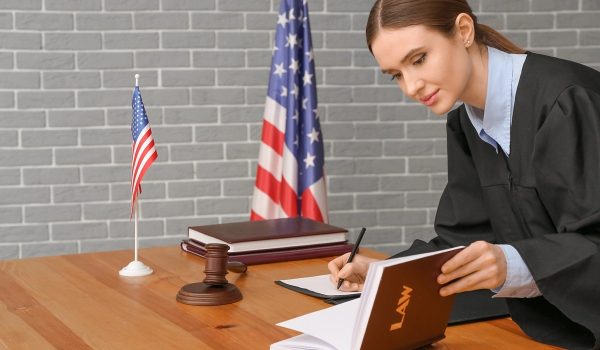 Aux États-Unis, l'administration teste l'IA pour écrire les lois, un tournant aux conséquences explosives