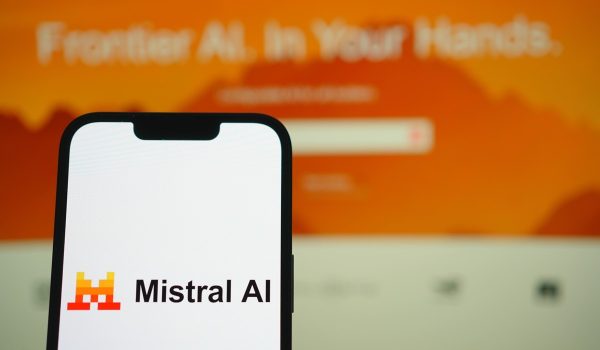 Mistral AI vise le milliard de dollars de revenus dès 2026, une ambition financière sans précédent en Europe