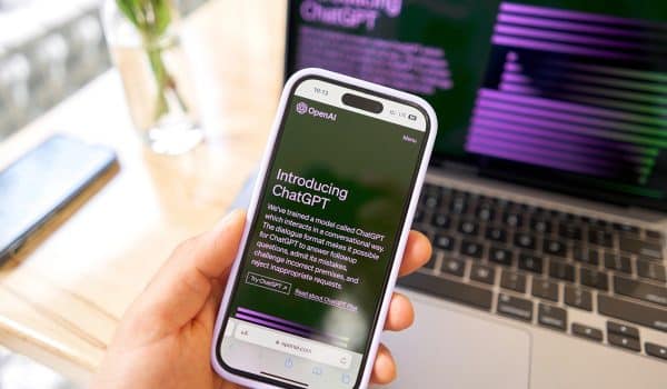 OpenAI accélère sur l'audio et prépare un futur sans interface visuelle