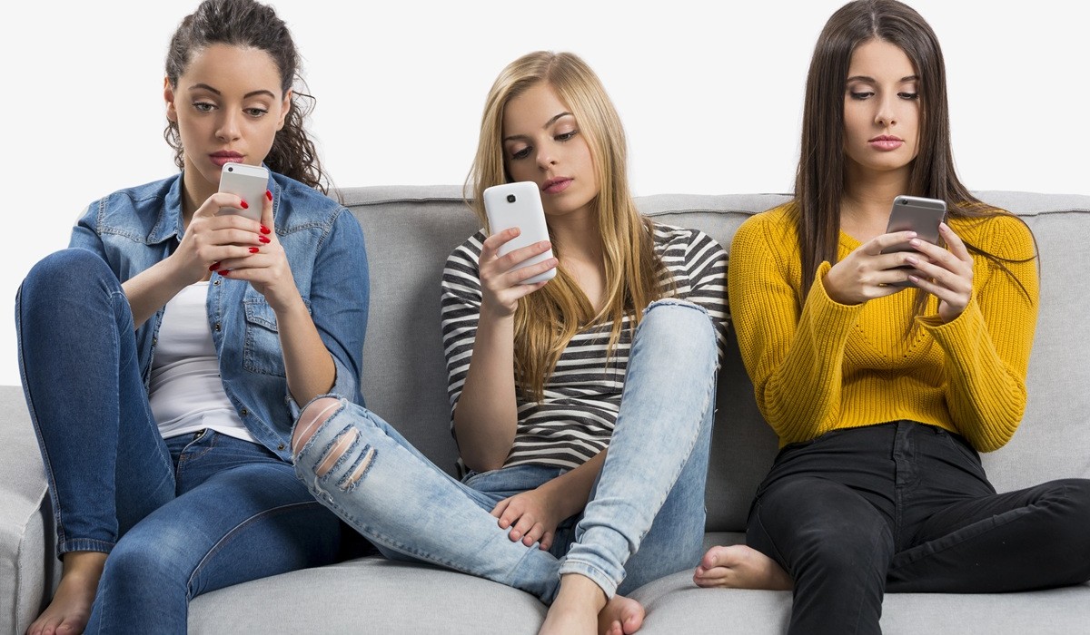 Interdire les réseaux sociaux aux moins de 15 ans ? Le droit européen complique la loi française