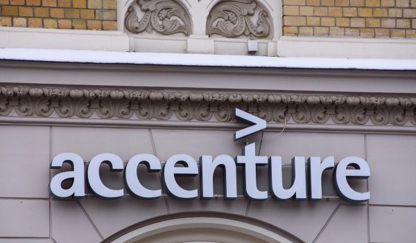 Mistral AI s'allie à Accenture pour accélérer le déploiement massif de l'IA en entreprise