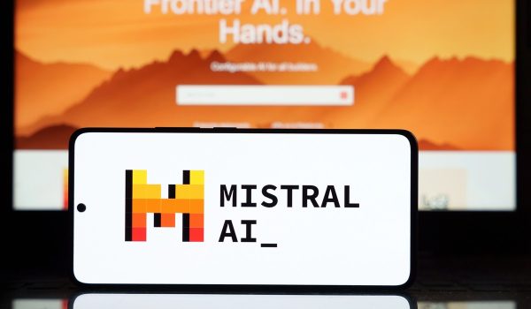 Mistral AI investit 1,2 milliard d'euros pour construire son premier data center géant dédié à l'IA