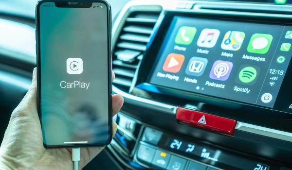 CarPlay pourrait bientôt accueillir ChatGPT et d'autres IA, un tournant stratégique pour Apple