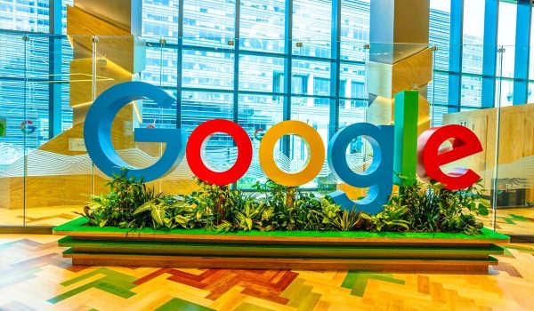 Chez Google, les employés qui n'adhèrent pas à l'IA sont invités à partir… avec un chèque