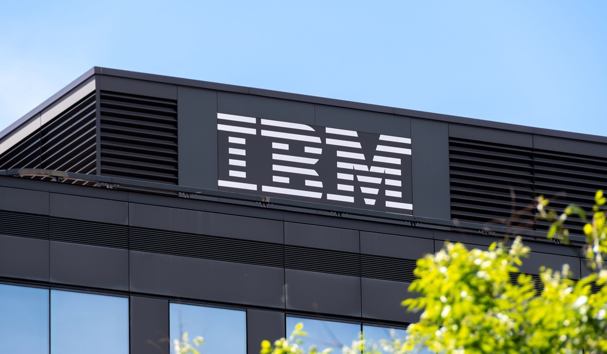 Pourquoi l’action IBM a perdu 31 milliards de dollars en quelques heures à cause d’Anthropic