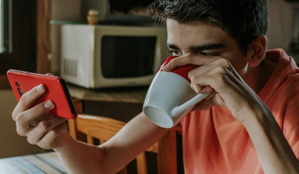 Face aux accusations, Meta rejette l'idée d’une addiction à Instagram et Facebook