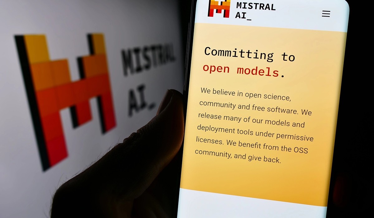 Mistral AI rattrapé par des soupçons de pillage massif