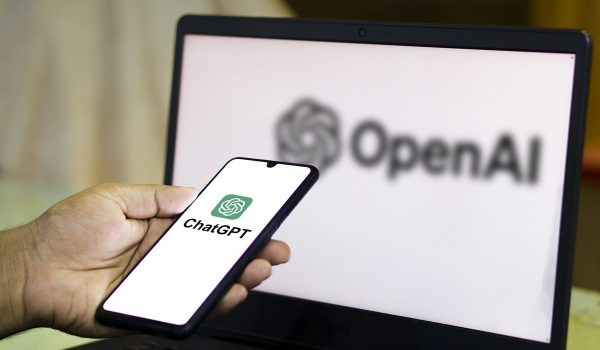 Après des milliards investis, Microsoft prend ses distances avec OpenAI et devient concurrent direct