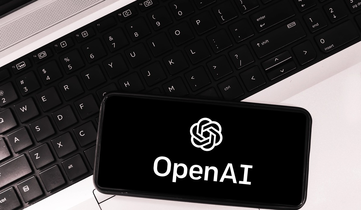 OpenAI tourne la page de sa mission originelle, ChatGPT devient sa priorité face à la concurrence