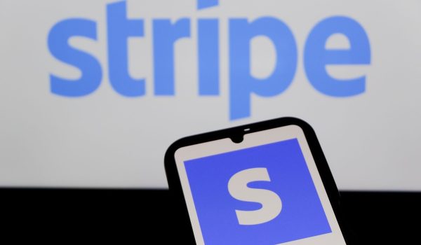 Stripe prêt à mettre la main sur PayPal ? Un rachat historique potentiel à plus de 50 milliards de dollars