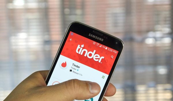 Tinder veut en finir avec le swipe infini et mise sur l'IA pour relancer son modèle