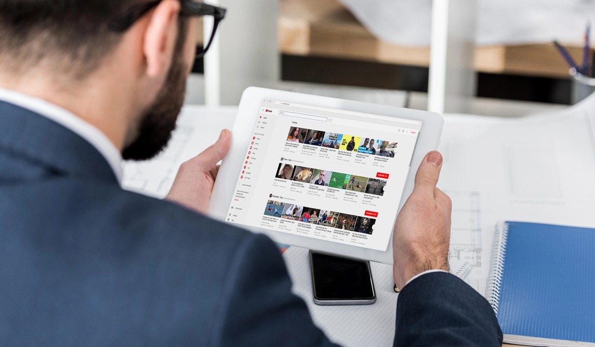 YouTube généralise le doublage automatique à tous les créateurs