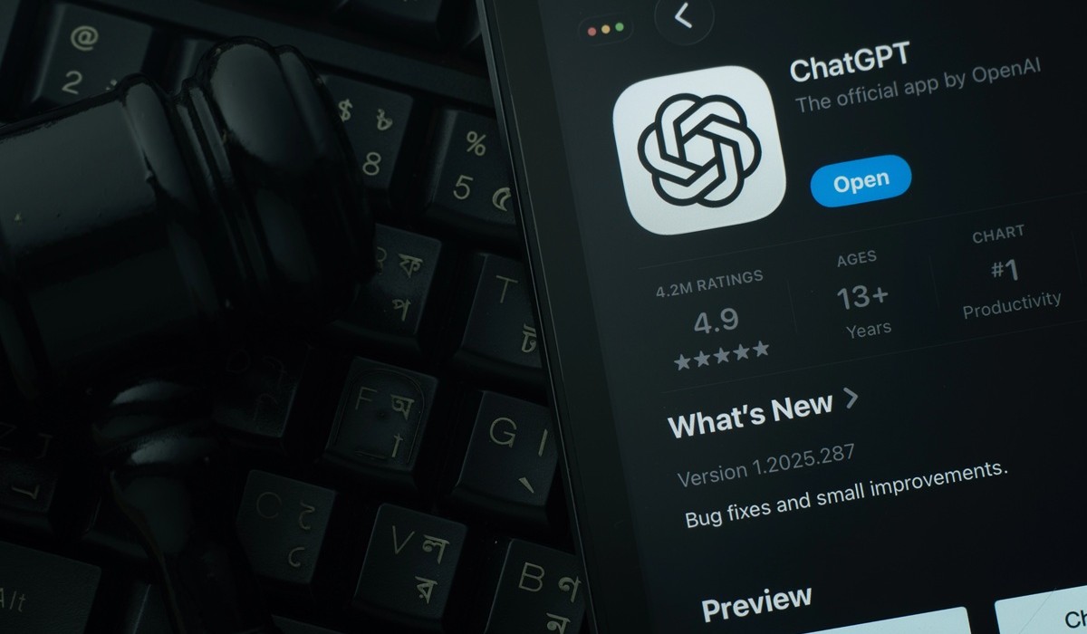 OpenAI met en pause le « mode adulte » de ChatGPT et change de cap stratégique