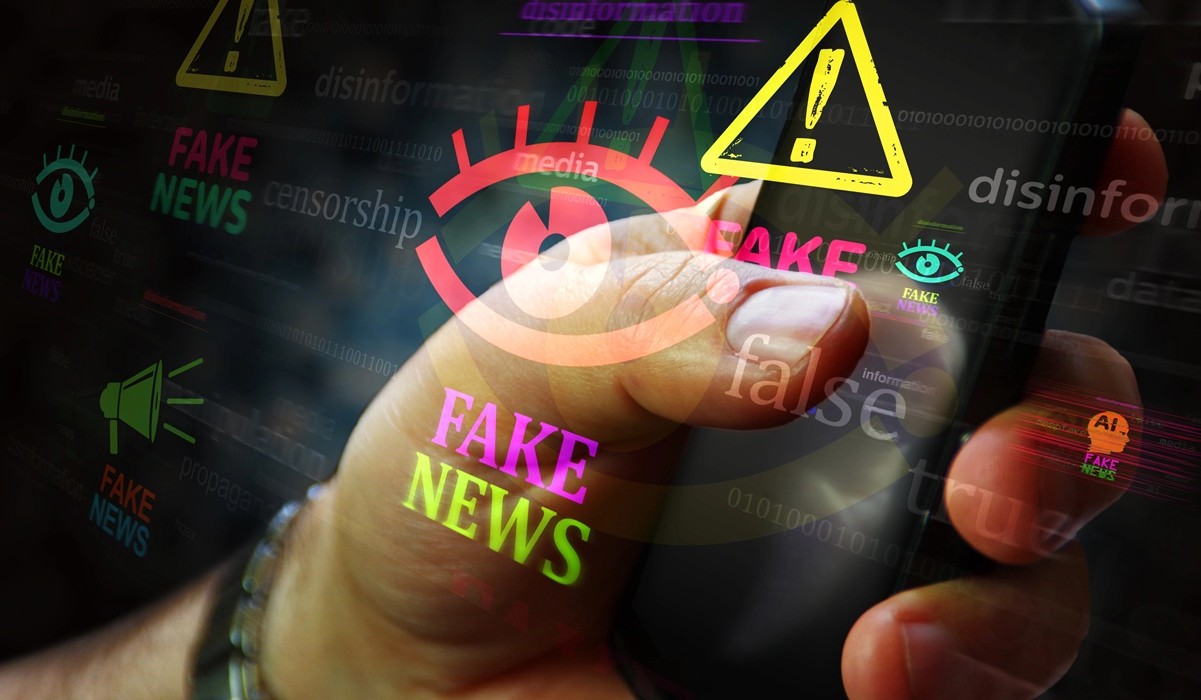 Deepfakes, faux avis, arnaques : la désinformation coûterait des centaines de milliards