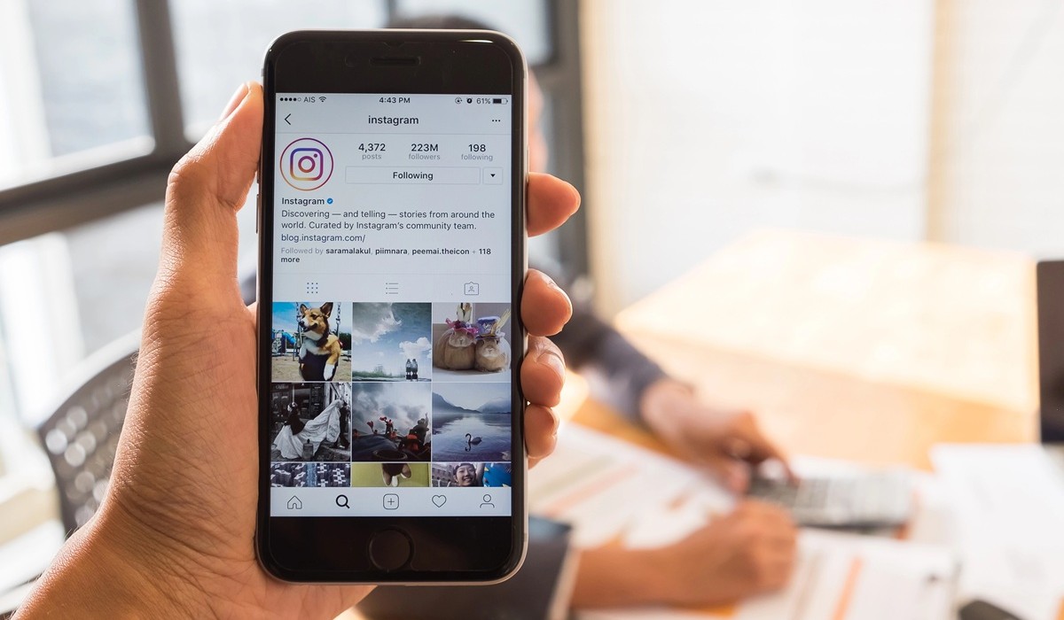 Instagram ajoute des boutons d’achat automatiques sous les posts, les créateurs s’inquiètent