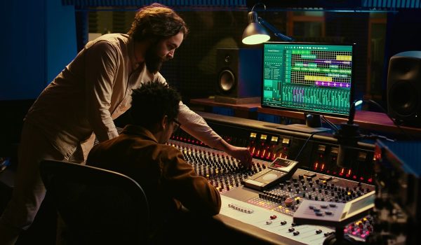 Il empoche 8 millions avec de fausses chansons générées par IA : l’arnaque qui secoue l’industrie mu