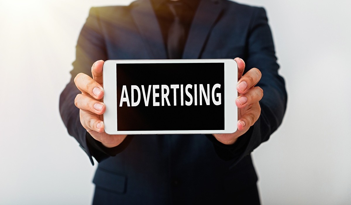 L’arrivée des pubs dans ChatGPT rapporte gros à OpenAI dès les premières semaines