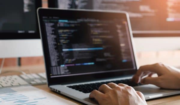 Une erreur humaine provoque une fuite massive du code de Claude