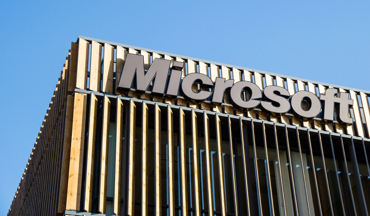 Et si plusieurs IA travaillaient ensemble pour mieux vous aider ? Microsoft tente le pari