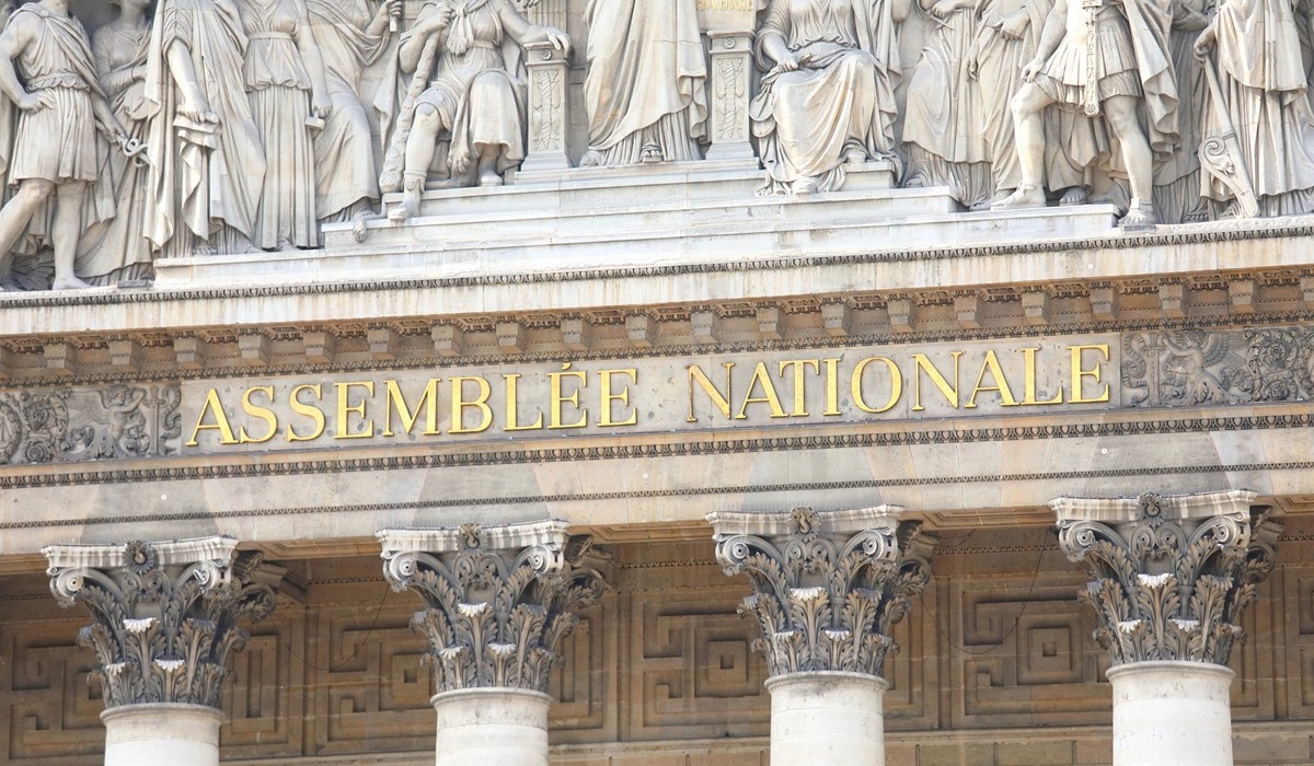 Le Sénat adopte une loi qui pourrait forcer les géants de l’IA à prouver l’origine de leurs données