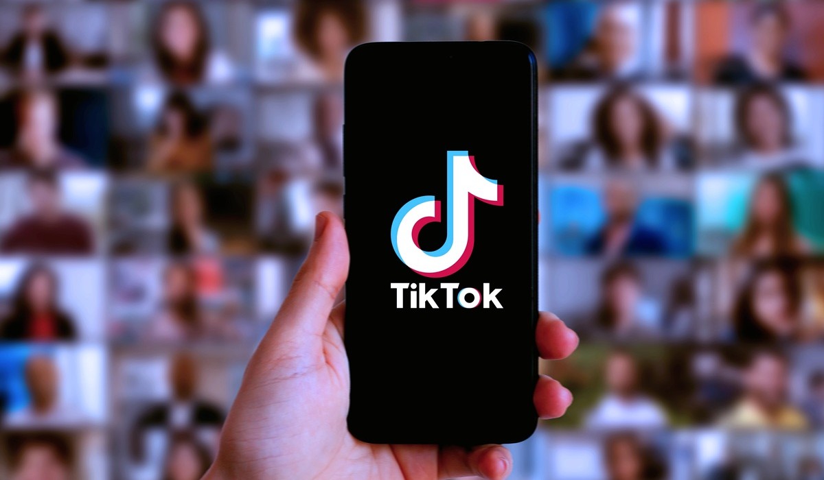 Derrière les fruits stars de TikTok, une machine à cash pilotée par l’IA