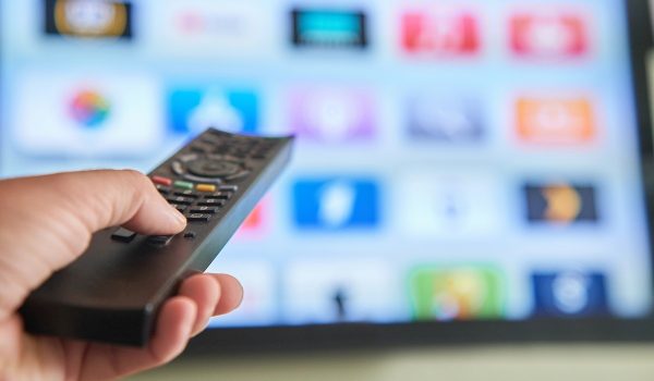 L’Arcom ouvre un débat explosif : la TNT pourrait s’arrêter en France