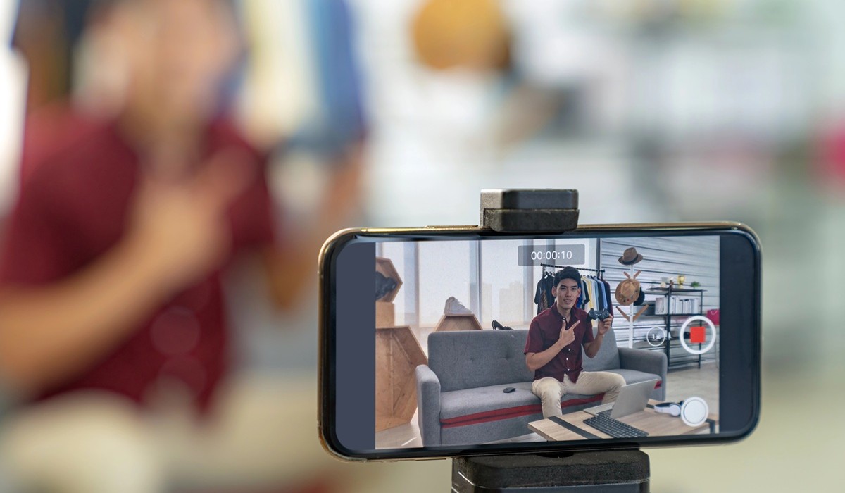 Des YouTubeurs accusent Apple d’avoir utilisé leurs vidéos pour entraîner son IA