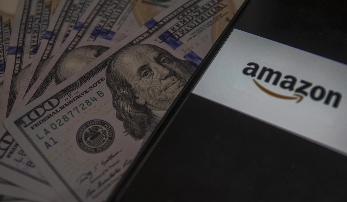 Amazon annonce un investissement record de 15 milliards d’euros en France et promet 7 000 CDI