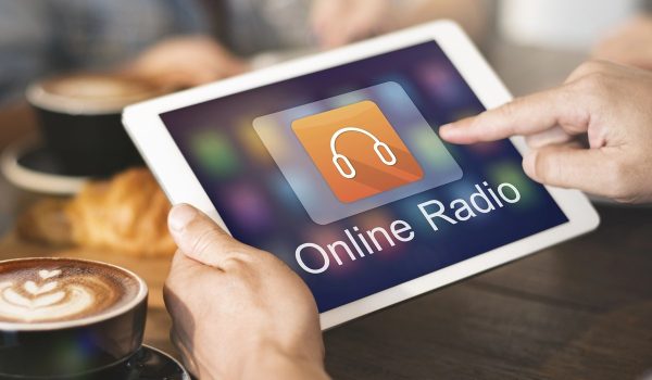 11,3 millions de Français écoutent désormais la radio en ligne chaque jour