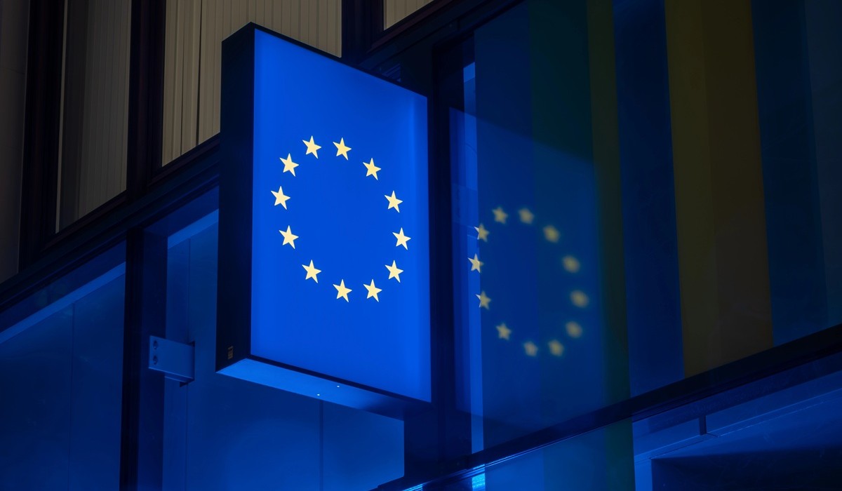 L’Union européenne veut bannir les IA qui « déshabillent » les personnes sans leur consentement